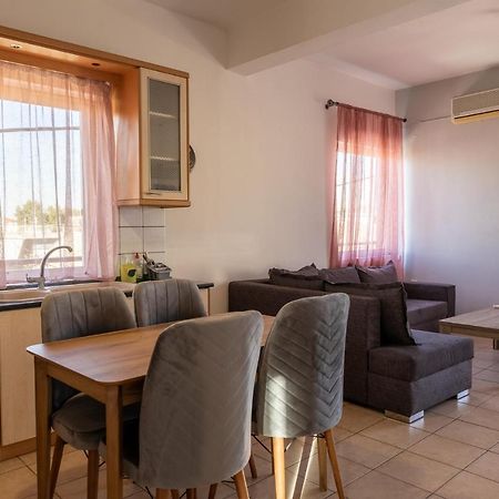 Deluxe Apartment La Лариса Екстериор снимка